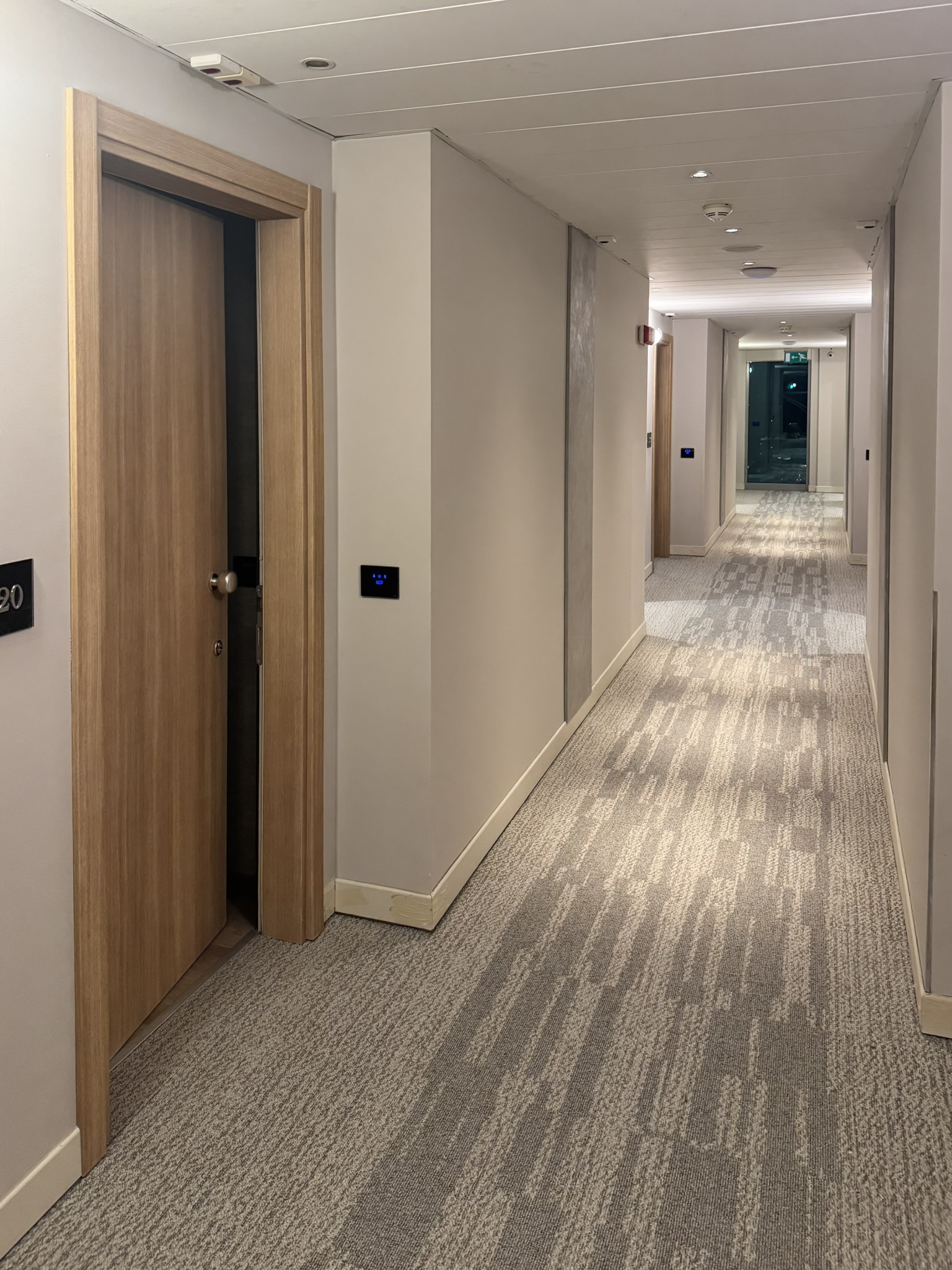 IconicWall installato nei corridoi del SavHotel Mantegna a Padova